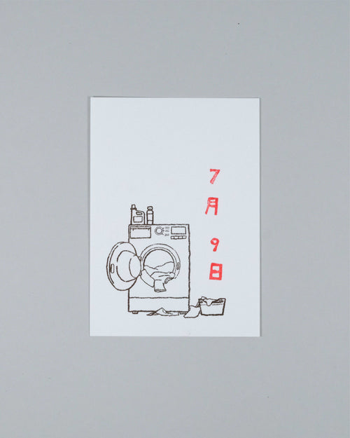 A minimalist art print featuring a black line drawing of a washing machine with red Japanese characters on a white rectangular card, set against a neutral gray background.